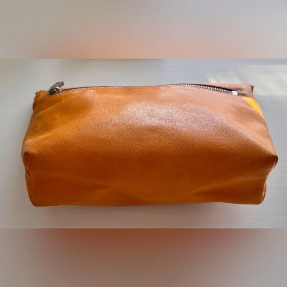 Marc Jacobs Caramel Leather Clutch bag with Silver Metal Hardware - Picture 5 of 14